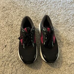 Brooks size 7 running shoes, gently worn